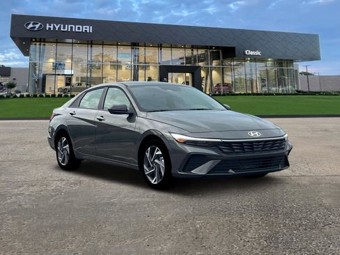 Certified 2025 Hyundai Elantra Sport image 11