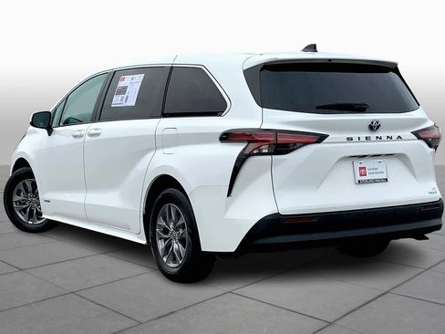 Used 2021 Toyota Sienna LE image 10