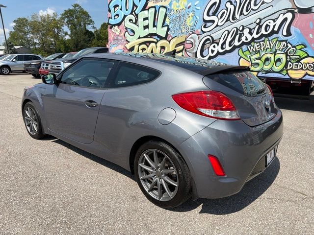Used 2017 Hyundai Veloster Value Edition FWD image 4