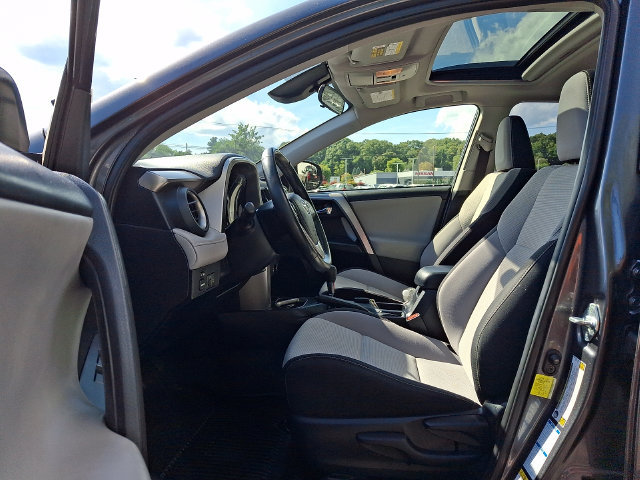 Used 2018 Toyota RAV4 XLE AWD/4WD image 13