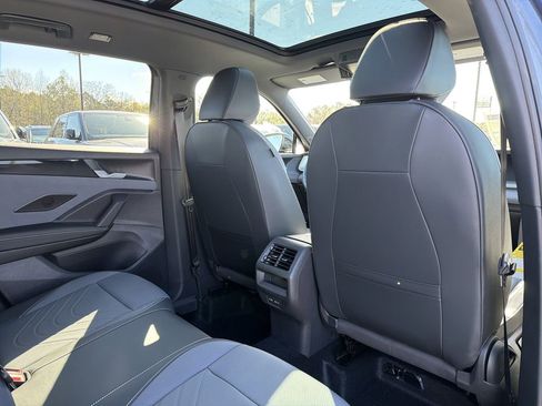 New 2026 Volkswagen Tiguan SE R-Line FWD image 18