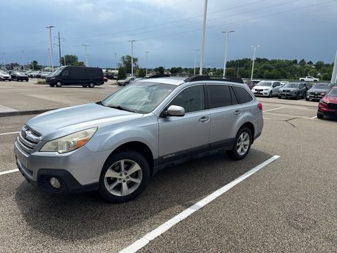 Used 2013 Subaru Outback 2.5i Limited AWD/4WD image 2