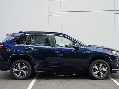 Used 2021 Toyota RAV4 SE w/ Weather & Moonroof Package AWD/4WD image 49