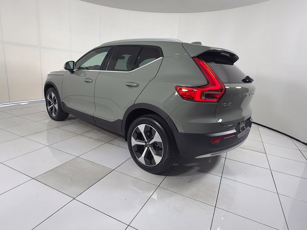 Used 2024 Volvo XC40 B5 Plus AWD/4WD image 7
