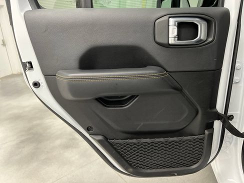Used 2025 Jeep Wrangler Unlimited Sahara AWD/4WD image 19