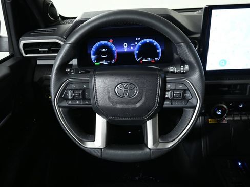 Used 2025 Toyota 4Runner Platinum AWD/4WD image 17