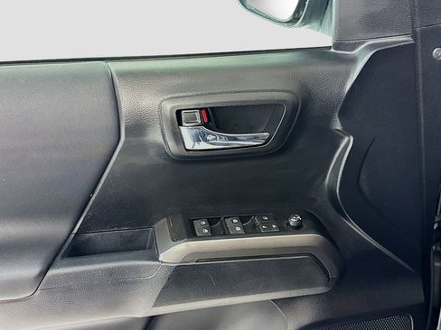 Used 2021 Toyota Tacoma TRD Sport image 16