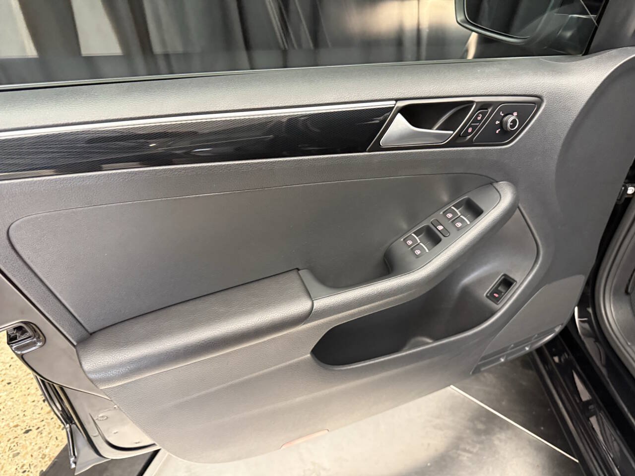 Used 2017 Volkswagen Jetta SEL Premium FWD image 22