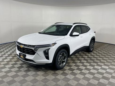 New 2026 Chevrolet Trax LT w/ Driver Confidence Package FWD image 1