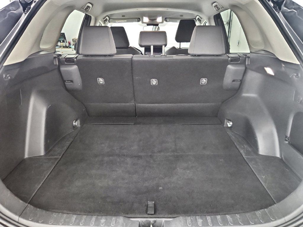 Used 2025 Toyota RAV4 XLE FWD image 31