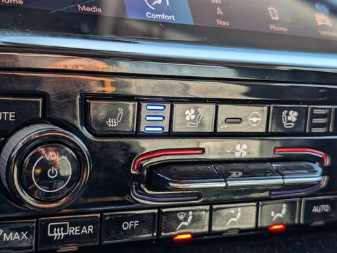 Used 2022 Jeep Grand Cherokee 4WD w/ Luxury Tech Group II image 31