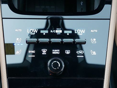 Certified 2024 Porsche Cayenne Coupe AWD/4WD image 23