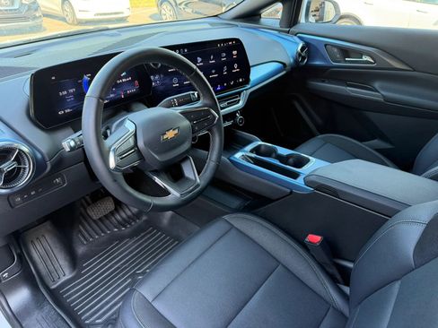 Used 2025 Chevrolet Equinox EV LT w/ Convenience Package image 14