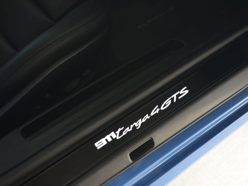 Certified 2022 Porsche 911 Targa 4 GTS AWD/4WD image 31