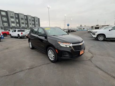 Used 2022 Chevrolet Equinox LS image 2