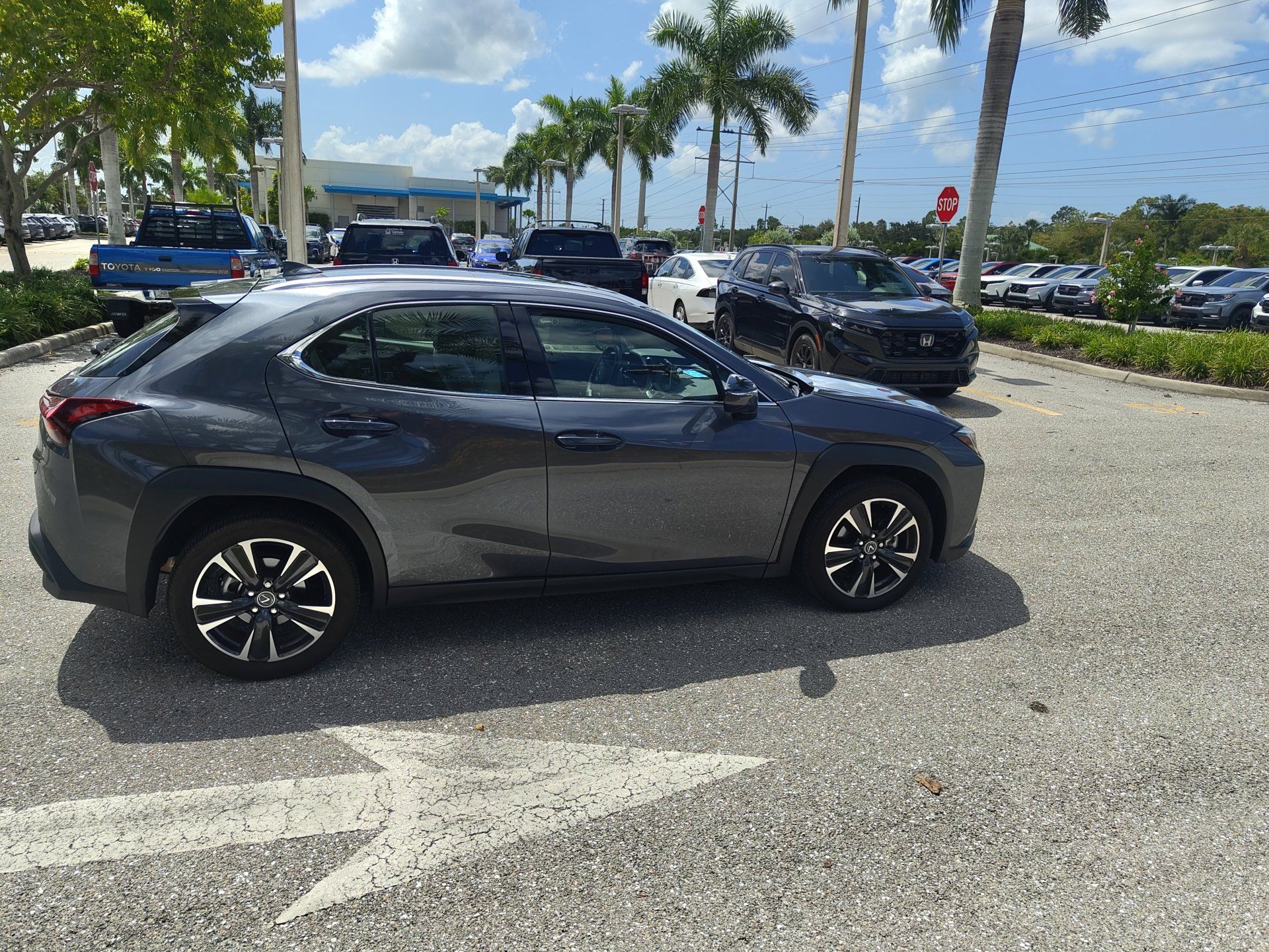 Used 2025 Lexus UX 300h FWD w/ Accessory Package (Z2) image 7