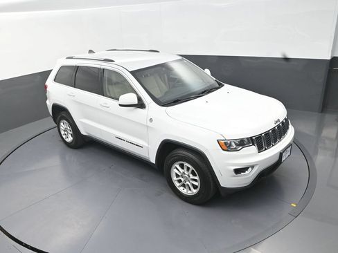 Used 2019 Jeep Grand Cherokee Laredo AWD/4WD image 13