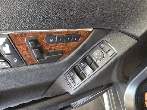 Used 2010 Mercedes-Benz C 300 Sedan w/ Multimedia Pkg image 17
