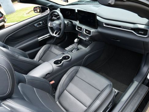 Used 2026 Ford Mustang Premium RWD image 31