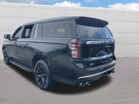 Used 2021 Chevrolet Suburban Premier AWD/4WD image 3