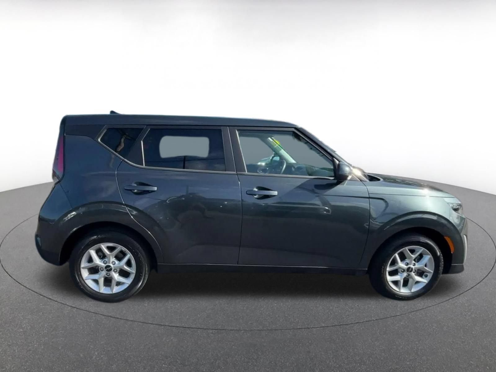 Used 2025 Kia Soul LX w/ LX Technology Package FWD image 15