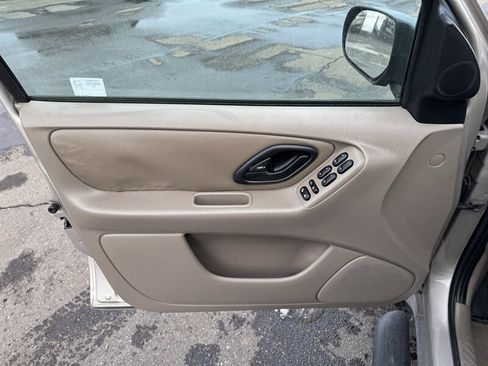 Used 2001 Ford Escape XLT image 6