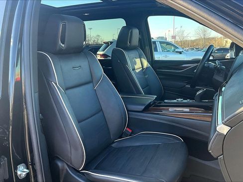 Used 2024 Cadillac Escalade ESV Premium Luxury image 7