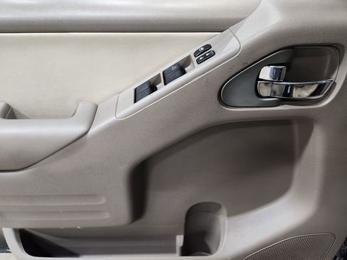 Used 2017 Nissan Frontier SL image 44