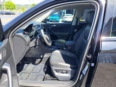 Used 2021 Volkswagen Tiguan SEL AWD/4WD image 12