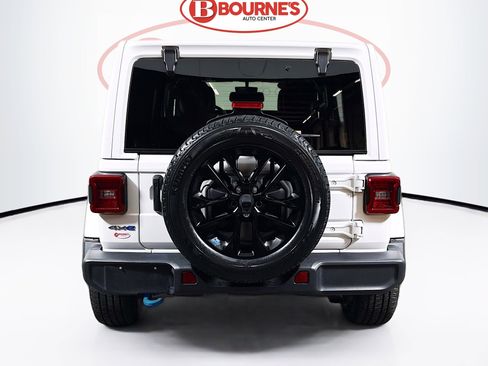 Used 2022 Jeep Wrangler Unlimited Sahara w/ Cold Weather Group image 9