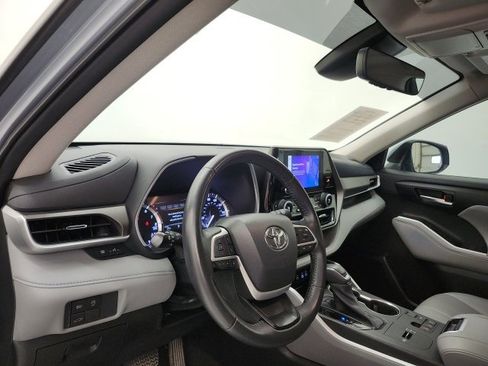 Certified 2023 Toyota Highlander XLE image 13