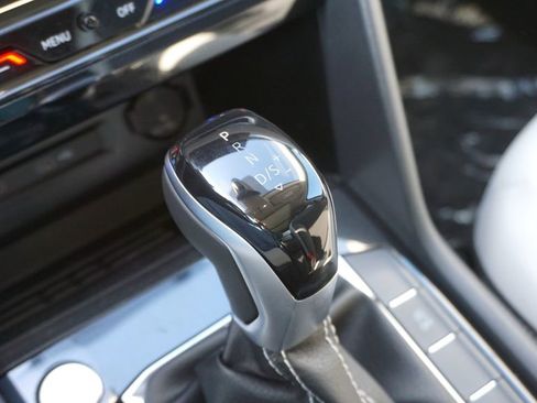 New 2026 Volkswagen Taos SE AWD/4WD image 16