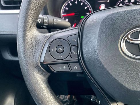 Used 2021 Toyota RAV4 XLE image 18