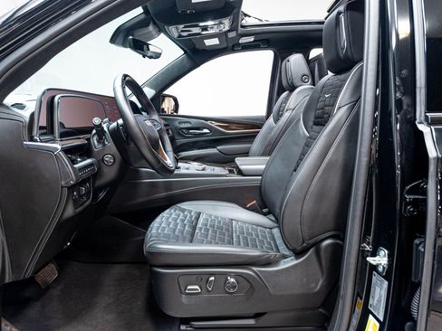 Used 2024 Cadillac Escalade Sport Platinum AWD/4WD image 5
