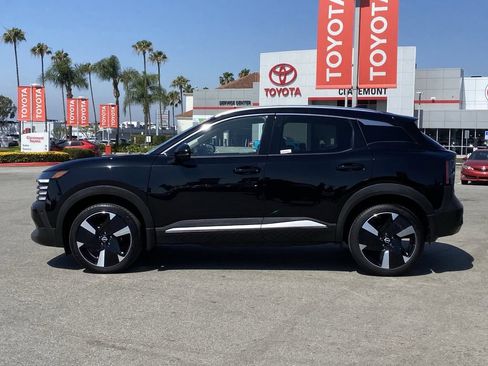 Used 2025 Nissan Kicks SR FWD image 38