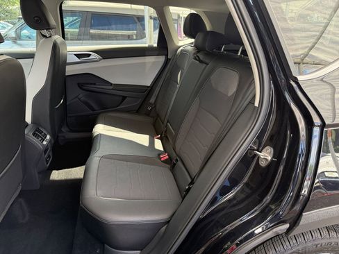 Used 2025 Volkswagen Taos SE FWD image 37