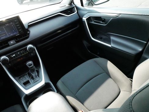 Certified 2021 Toyota RAV4 LE AWD/4WD image 11