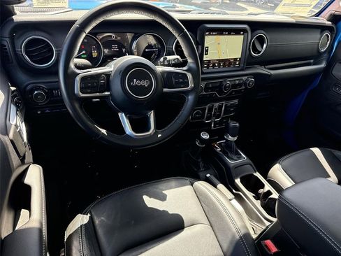 Used 2022 Jeep Wrangler Unlimited Sahara AWD/4WD image 19