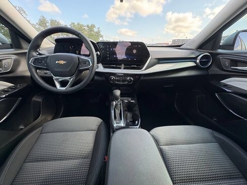 Used 2024 Chevrolet Trax LT w/ Driver Confidence Package FWD image 3