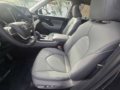 New 2026 Toyota Highlander XLE image 24