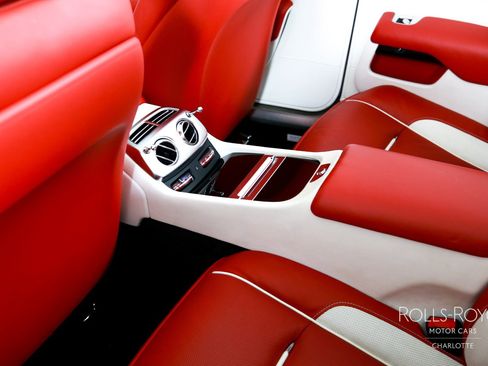 Used 2020 Rolls-Royce Dawn RWD image 18