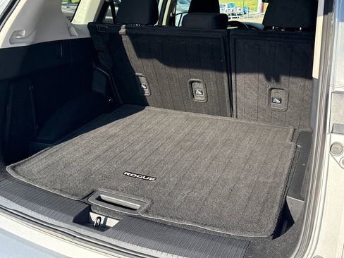 Used 2025 Nissan Rogue SV image 11