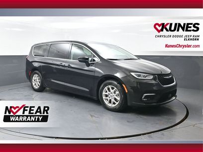 Used 2023 Chrysler Pacifica Touring-L