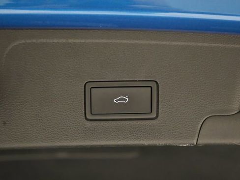 Used 2024 Volkswagen Atlas Cross Sport SE image 32