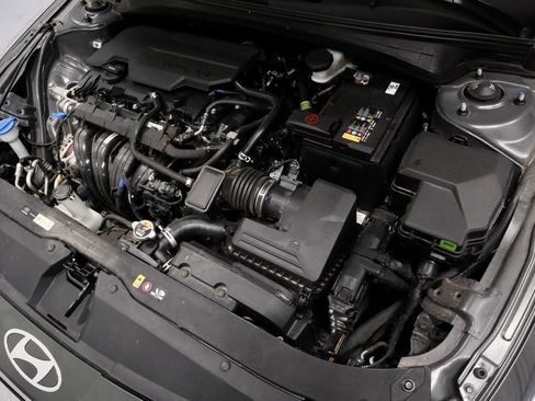Used 2025 Hyundai Elantra SEL FWD image 17