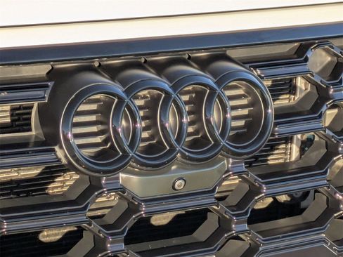 Used 2023 Audi Q5 e Premium Plus w/ Premium Plus Package image 24