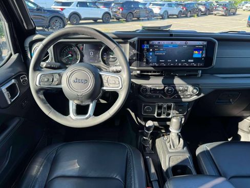Used 2024 Jeep Wrangler High Altitude AWD/4WD image 19