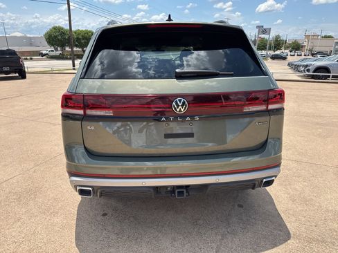 Used 2024 Volkswagen Atlas Peak Edition SE AWD/4WD image 6