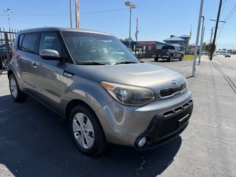 Used 2016 Kia Soul + FWD image 4