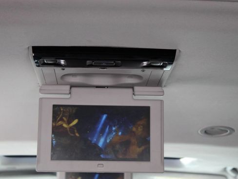 Used 2018 Cadillac Escalade ESV Luxury image 26